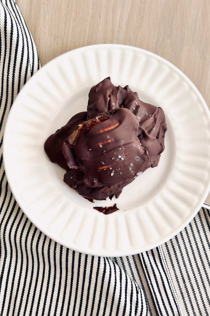date turtles on plate