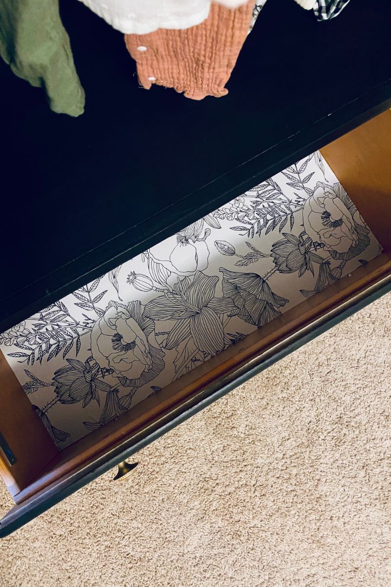 Wallpaper lined drawer