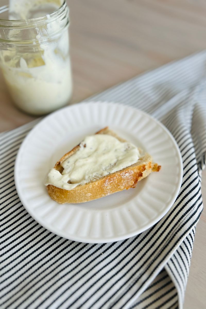 protein cottage cheese sauce on sliced bread