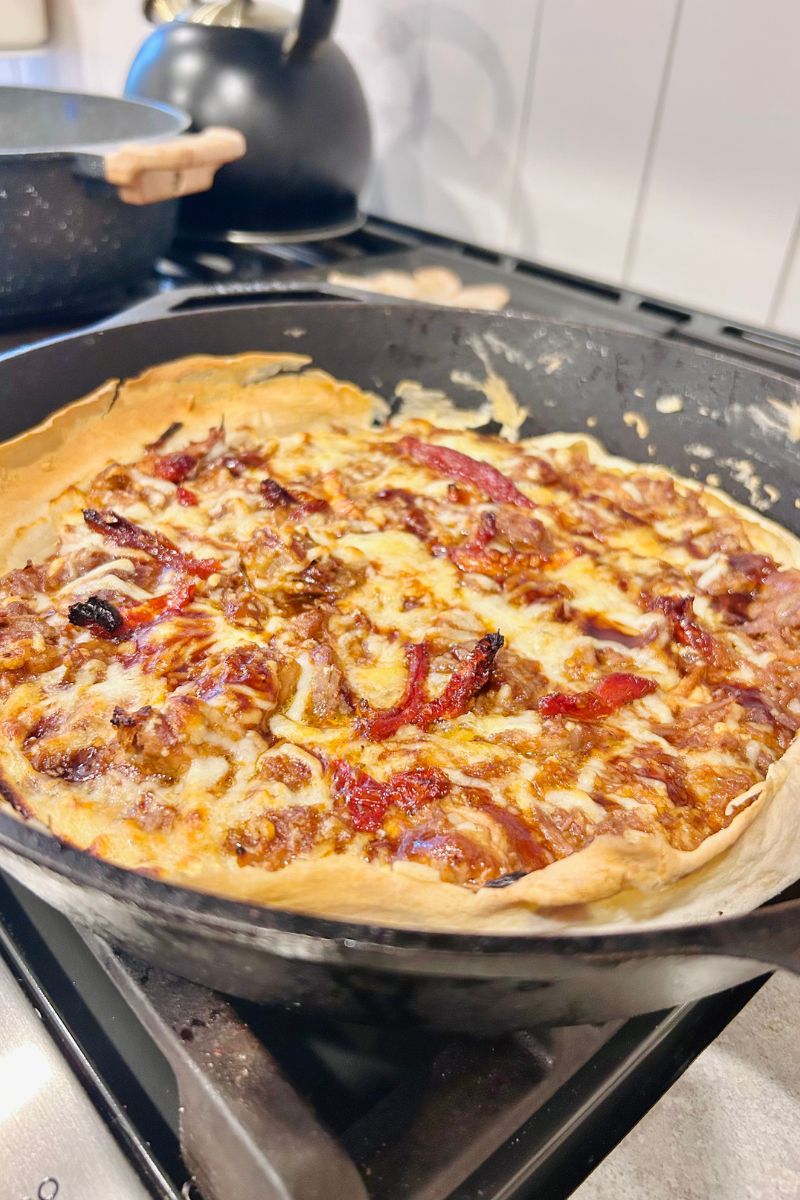 pulled pork pizza in skillet